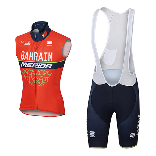 Windweste Bahrain Merida 2017 Und Kurze Tragerhose rot